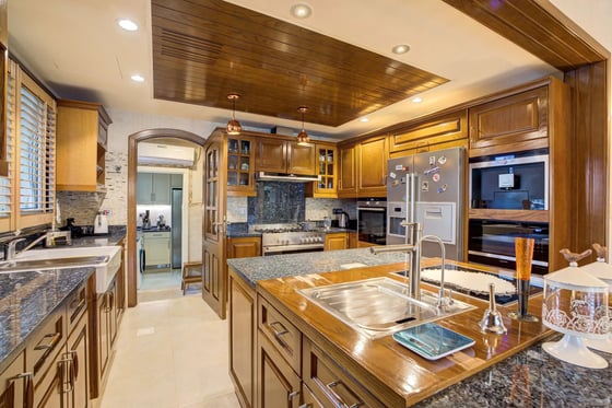 Beautifully finished 5-bed villa with lake views in Meadows, picture 19