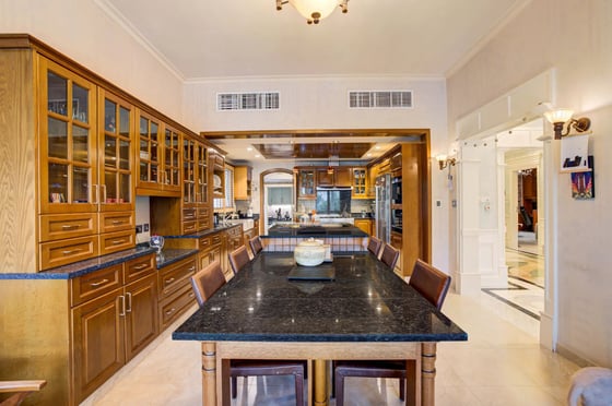 Beautifully finished 5-bed villa with lake views in Meadows, picture 18