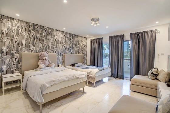 Beautifully finished 5-bed villa with lake views in Meadows, picture 17