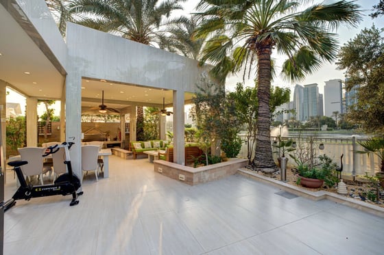 Beautifully finished 5-bed villa with lake views in Meadows, picture 4