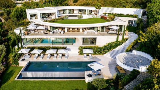 A private gated estate into a unique inviroment 5 star golf, picture 1
