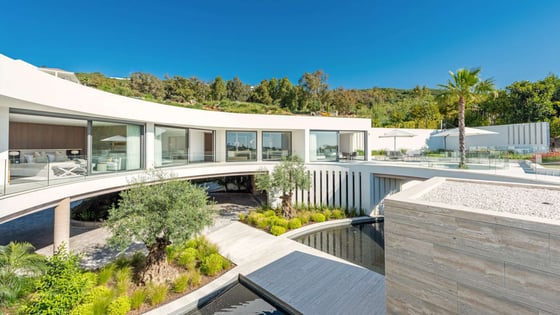A private gated estate into a unique inviroment 5 star golf, picture 3