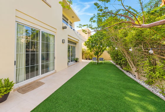 Single Row | Landscaped Garden | Extended Patio, picture 1
