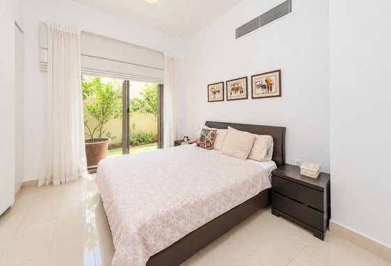 Single Row | Landscaped Garden | Extended Patio, picture 9