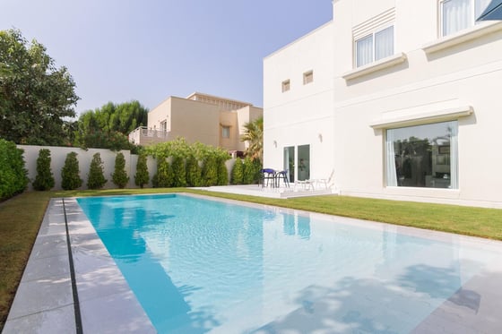 Like nothing you have ever seen top Villa in The Meadows, picture 1