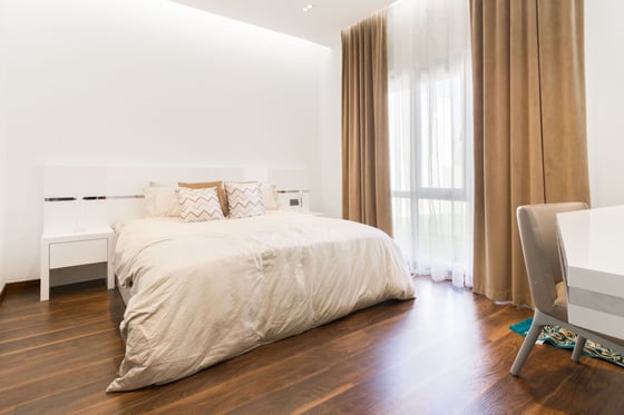 Upgraded, fully furnished villa in the Meadows, picture 8