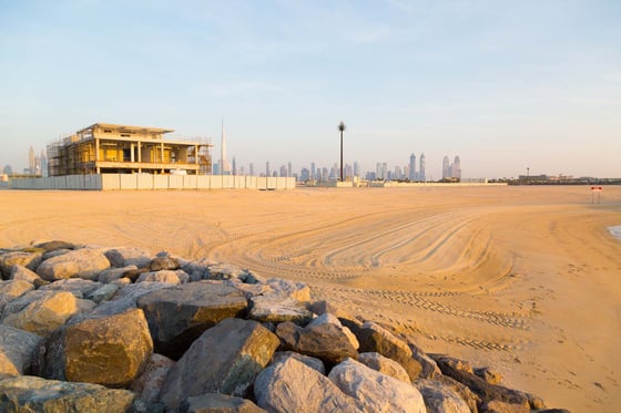 can-foreigners-buy-land-in-dubai-luxhabitat