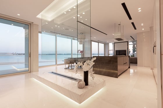 Most sought-after beach front villa on the Palm Jumeirah, picture 3