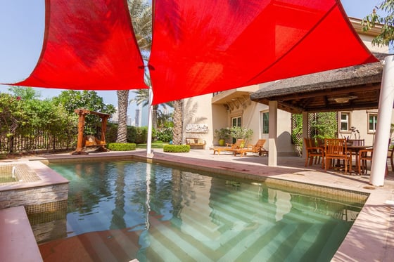 Stunning Upgraded Mediterranean 4 Bedroom Villa, picture 1