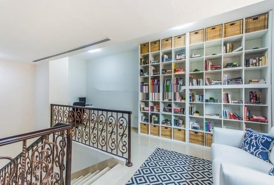 Exclusive Community of 4 Bedroom Townhouse, picture 2