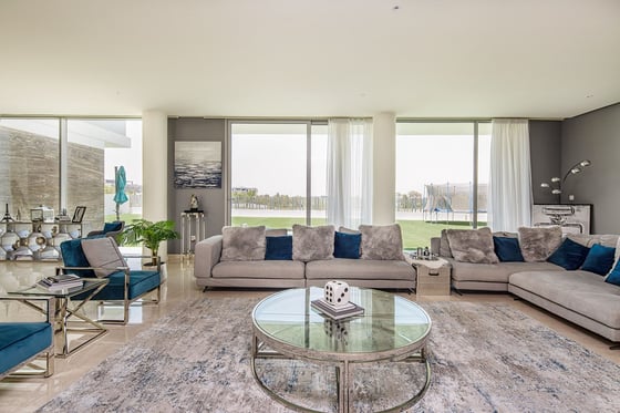 Contemporary Golf Villa with Skyline Views, picture 1