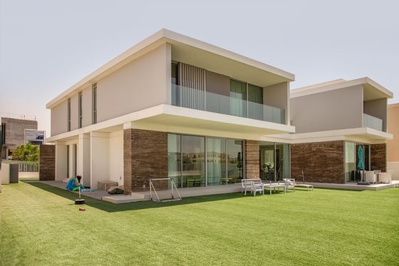 Contemporary Golf Villa with Skyline Views, picture 16
