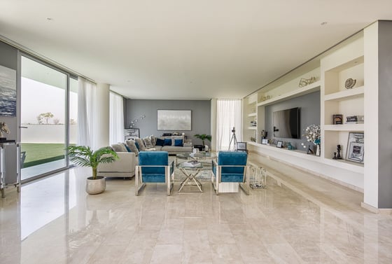 Contemporary Golf Villa with Skyline Views, picture 1