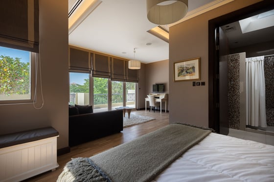 Fully Furnished | Upgraded | 6 Bedroom, picture 19