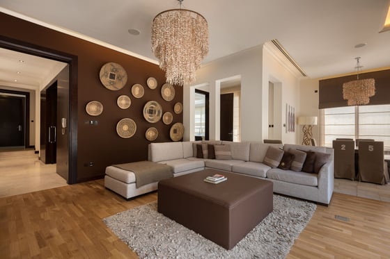 Fully Furnished | Upgraded | 6 Bedroom, picture 10
