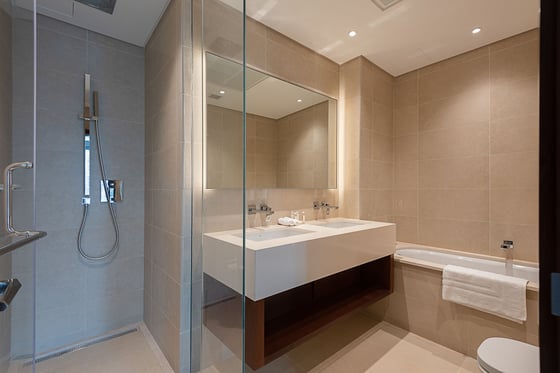 Luxuriously Furnished Brand New Apartment with Marina Views, picture 15