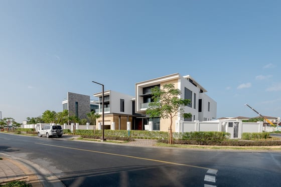 Golf Course Contemporary Mansion | Corner Villa, picture 15