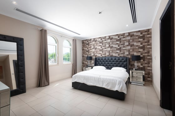 Exclusive Upgraded 4 Bed Prime Location, picture 10