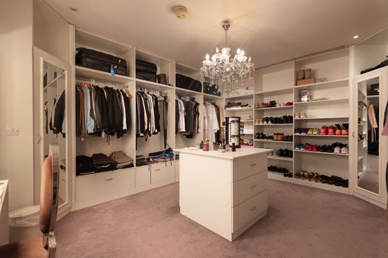 Exclusive Upgraded 4 Bed Prime Location, picture 6