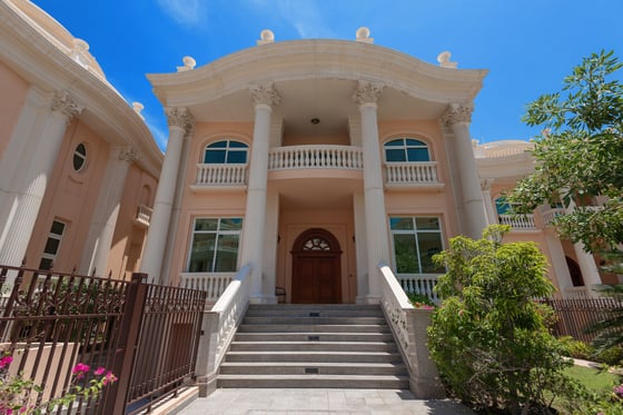 Beachfront 5 Bedrooms Villa Kempinski Palm, picture 1