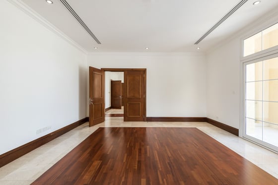 Luxurious 5 BR Villa Sector E Emirates Hills, picture 19