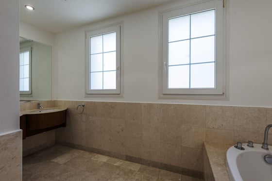 Luxurious 5 BR Villa Sector E Emirates Hills, picture 10