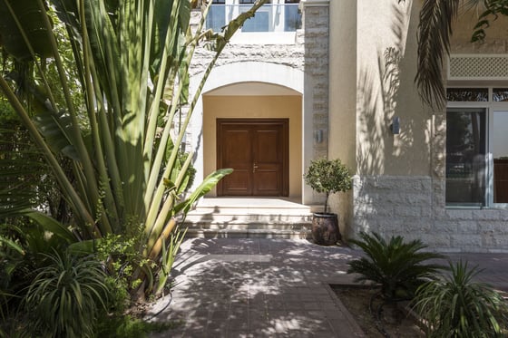 Luxurious 5 BR Villa Sector E Emirates Hills, picture 17