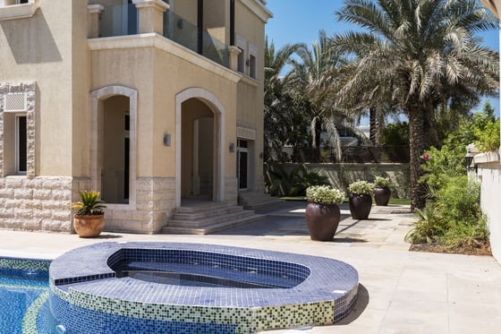 Luxurious 5 BR Villa Sector E Emirates Hills, picture 8