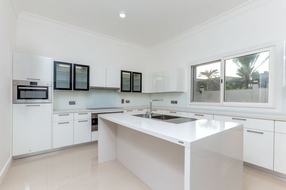 Huge Plot | 5 BR Upgraded Family Home Villa, picture 19