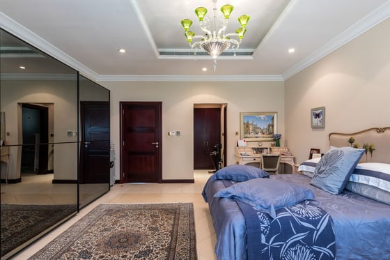 Upgraded Atrium Entry | 5 Bedroom Villa, picture 5