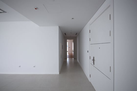 Contemporary Open Plan with 3 Fabulous Closets, picture 9