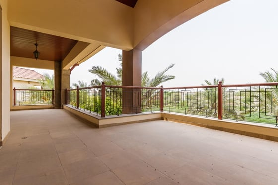 Lake facing superb Mansion in Jumeirah Islands, picture 18