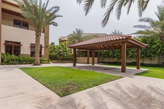 Lake facing superb Mansion in Jumeirah Islands, picture 12