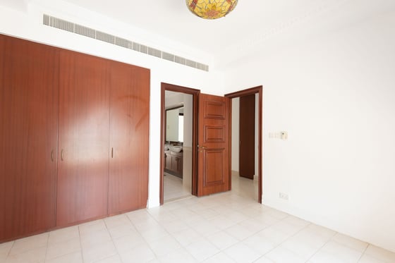 Al Anbar 4 Bedroom + Maid Villa | Full Marina View, picture 11
