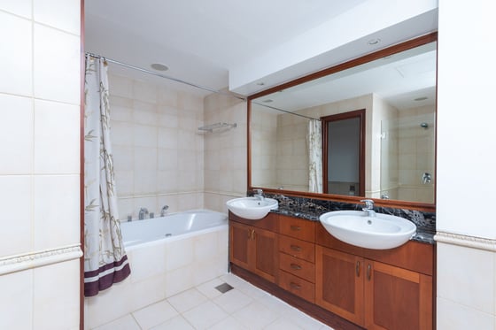 Al Anbar 4 Bedroom + Maid Villa | Full Marina View, picture 16