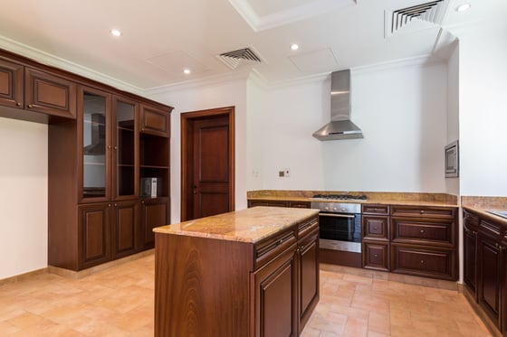 Landscaped Garden Villa with Private Pool in Jumeirah Golf Estates, picture 12