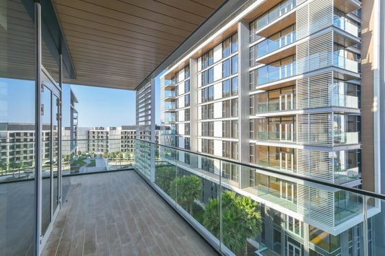 Modern, open plan apartment on Bluewaters Island, picture 1
