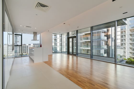 Modern, open plan apartment on Bluewaters Island, picture 3