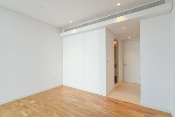 Modern, open plan apartment on Bluewaters Island, picture 8