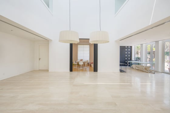 Modern  Contemporary Six Bedroom Villa, picture 5