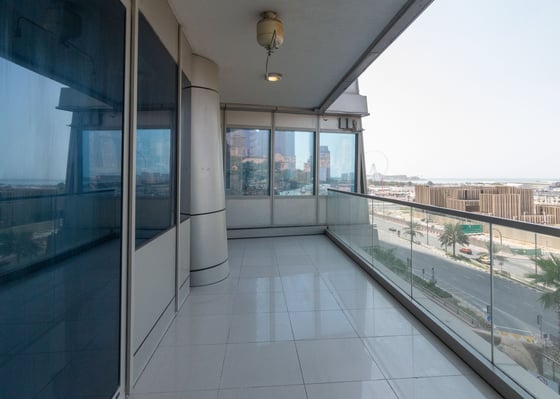 Corner apartment with sea view in Dubai Marina, picture 5