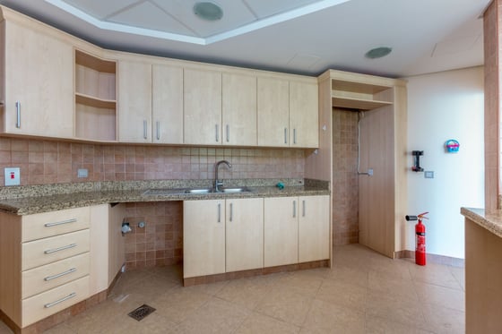 Three Bedroom Family Apartment on the Beach, picture 5