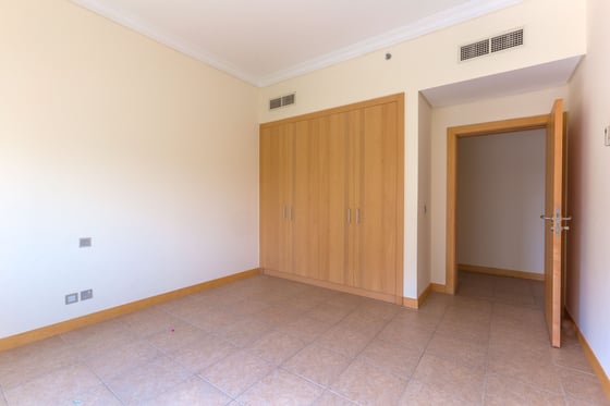 Three Bedroom Family Apartment on the Beach, picture 9