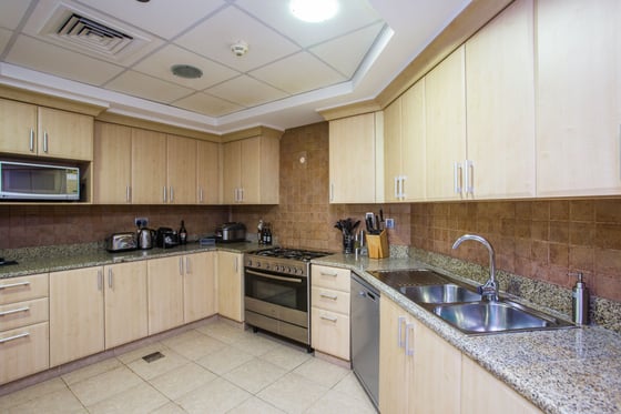 Prime Location - Opposite Beach - Large Layout, picture 2