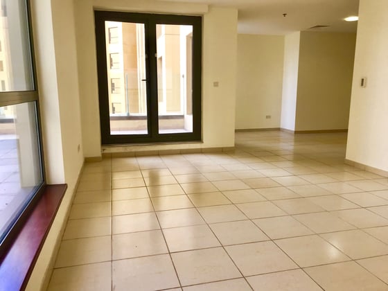 Unique apartment with large terrace by the beach, picture 5
