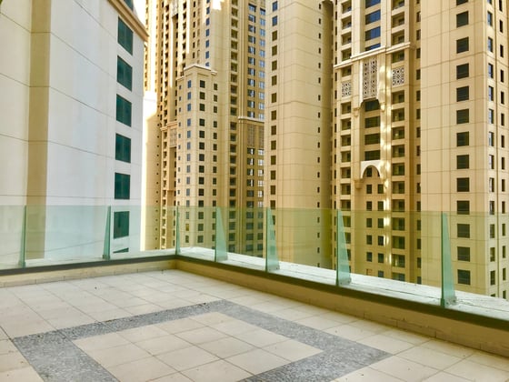 Unique apartment with large terrace by the beach, picture 3