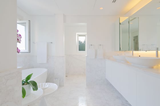 Excellently located and upgraded Meadows villa, picture 9