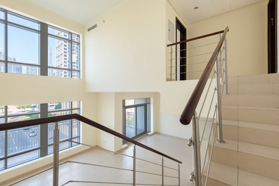 Remarkable 3 bed Loft in Downtown Dubai, picture 3