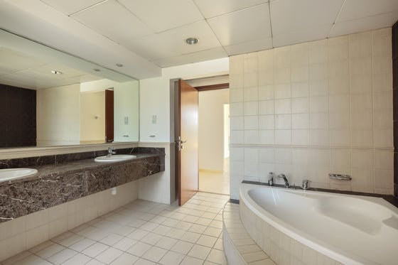 Luxury villa with pool in Jumeirah Islands, picture 29