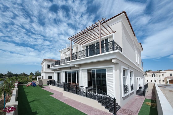 Custom-built villa in Jumeirah Golf Estates, picture 1